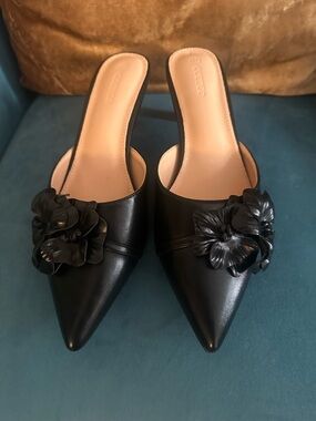 Coutgo Kitten Heel Black Floral-Accent